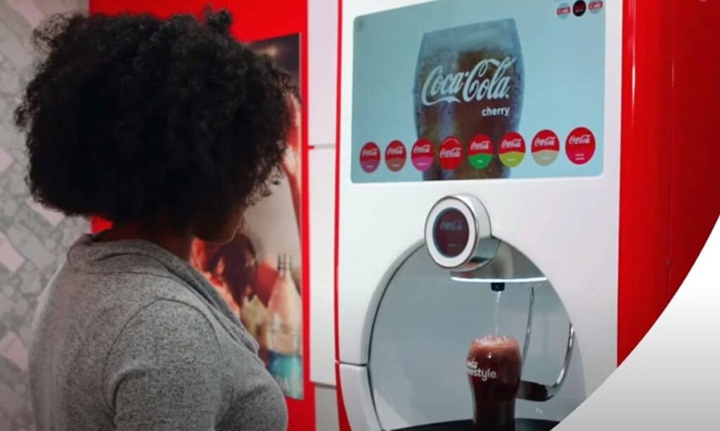 CocaCola e AWS recriam o futuro com uma experiência sem contato  MobDica