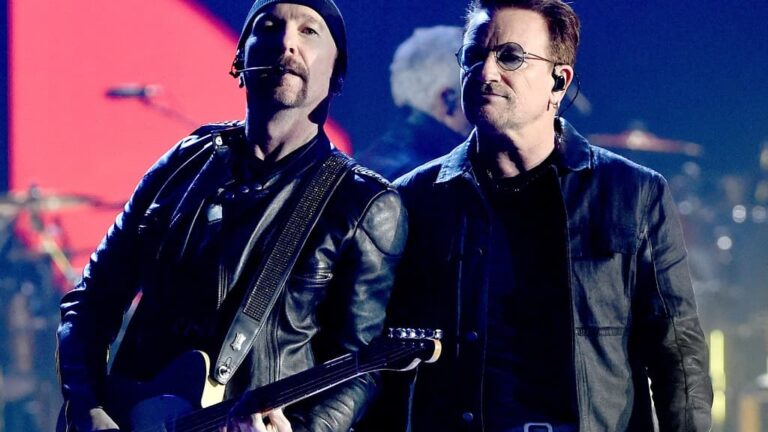 The-Edge-Bono-du-U2-Sunday-Bloody-Sunday-Rock