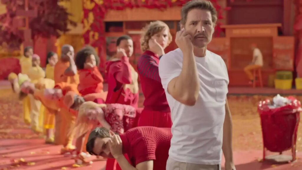 Pedro Pascal dança pelas ruas no comercial do novo AirPods 4