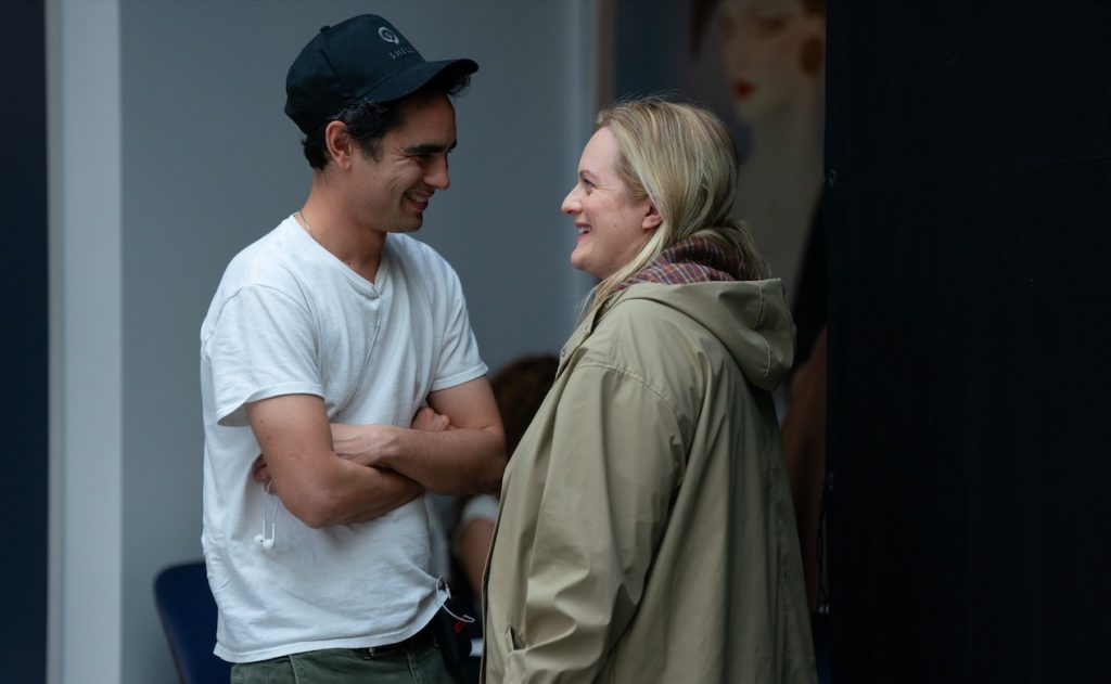 "Segredo Obscuro": suspense com Elisabeth Moss e Kate Hudson ganha novas imagens