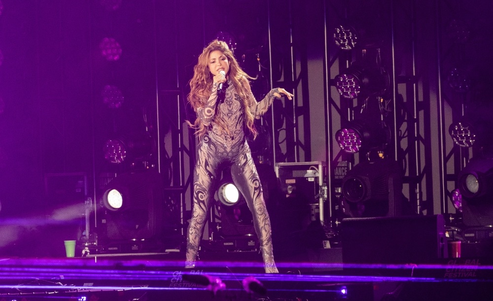 Shakira canta para 2 milhões de pessoas em Copacabana