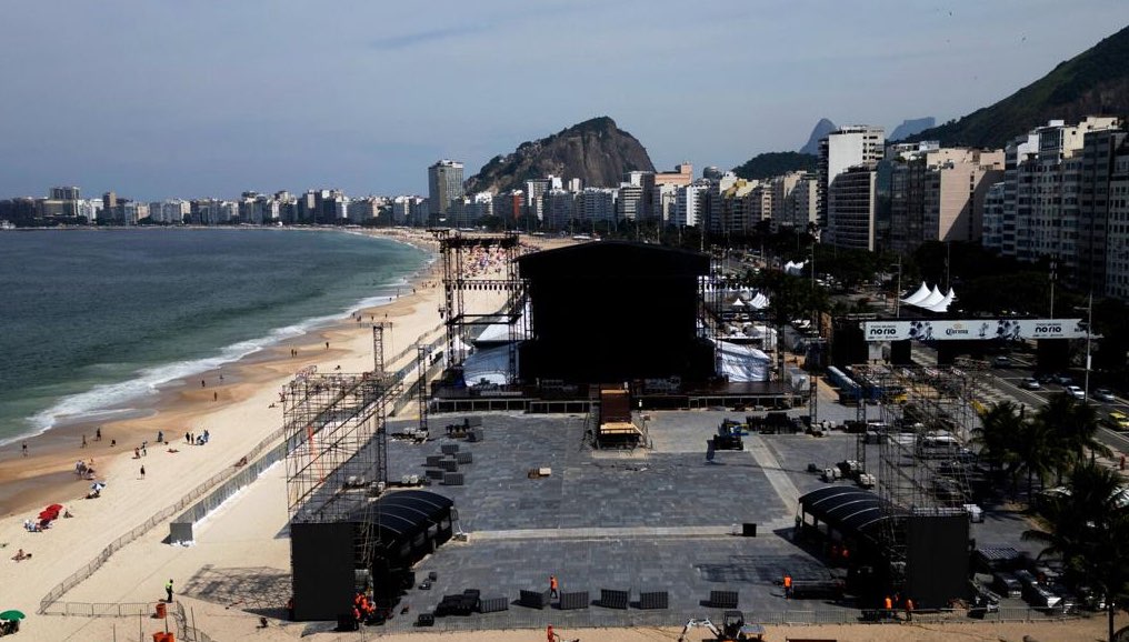 Shakira canta para 2 milhões de pessoas em Copacabana