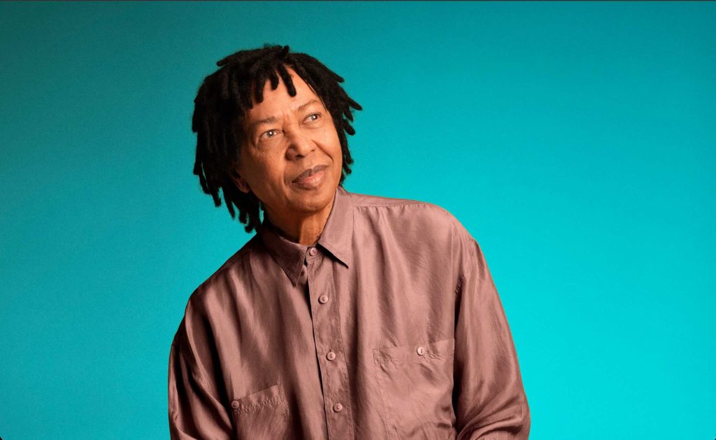 Djavan celebra 50 anos com turnê pelo Brasil
