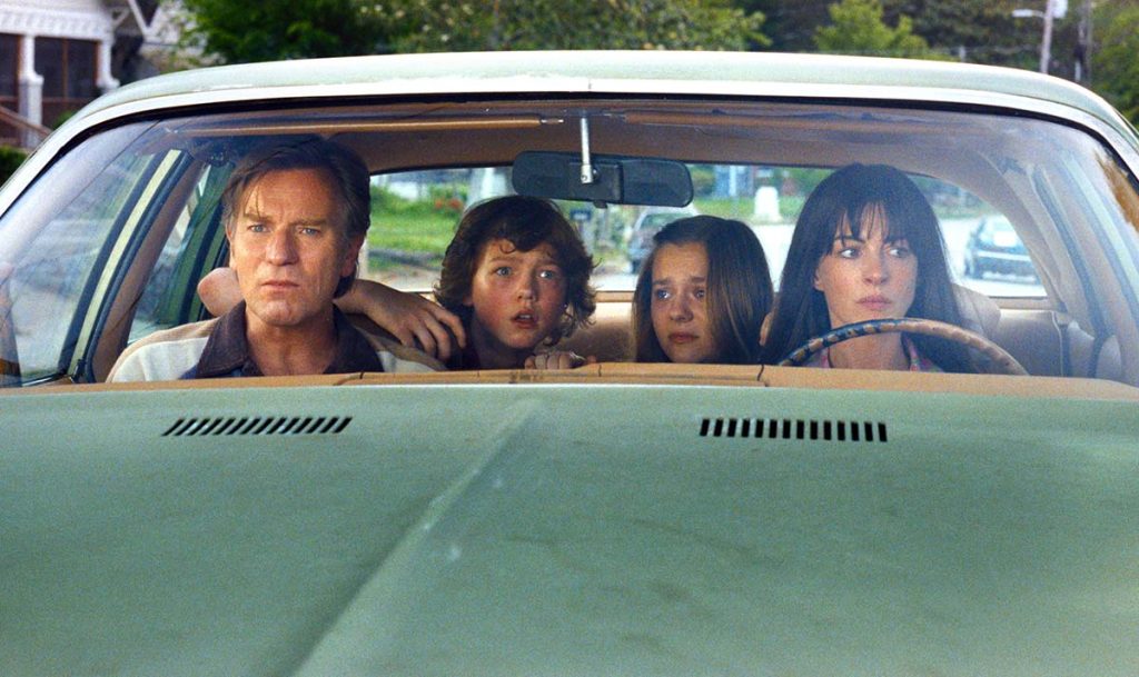 Warner Bros. Pictures divulga novo trailer de 'O Fim da Rua'