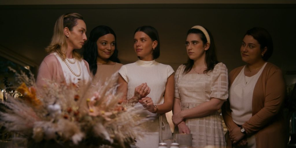 "Virtuosas" critica a submissão feminina com suspense e sátira